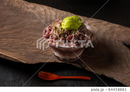 あずきの和風かき氷　Japanese style red bean sweet shaved ice 64458661