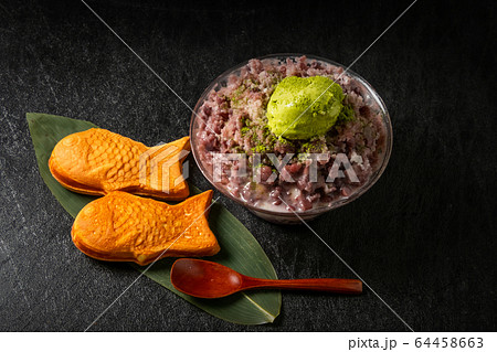 あずきの和風かき氷　Japanese style red bean sweet shaved ice 64458663