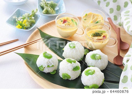そら豆ごはんおにぎり そら豆ごはんおにぎり 64460876