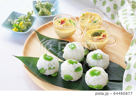 そら豆ごはんおにぎり そら豆ごはんおにぎり 64460877