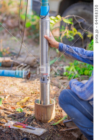 Submersible pumps drainage system dewater construction sites, solutions to groundwater problems using deep wells. 64468350
