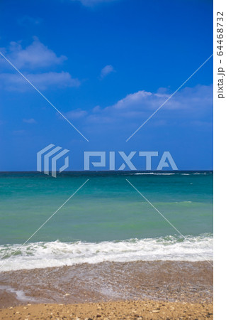 エメラルドグリーンの海のグラデーション(ポートレイト) エメラルドグリーンの海のグラデーション(ポートレイト) 64468732