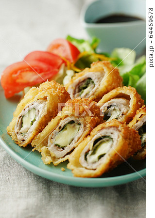 チーズと大葉のロールとんかつ チーズと大葉のロールとんかつ 64469678