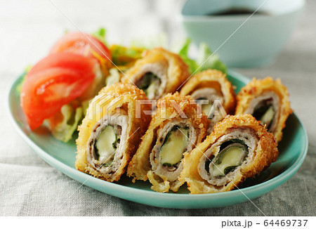 チーズと大葉のロールとんかつ チーズと大葉のロールとんかつ 64469737