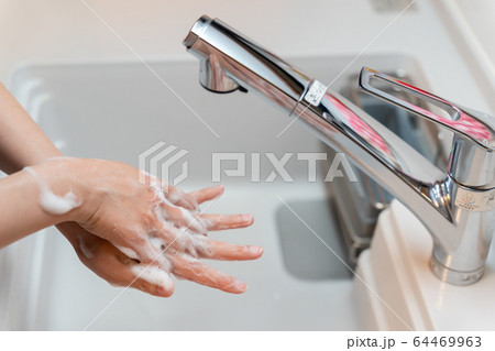 ウイルス対策のアルコール除菌 64469963