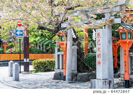 京都観光 祇園白川の辰巳大明神 64472847