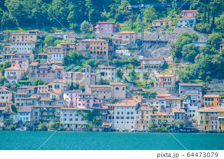 スイス　ルガーノ湖畔　ガンドリア村 64473079