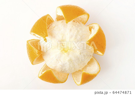 皮をむいた はっさく 64474871