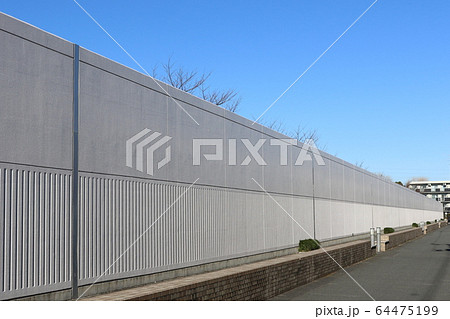 刑務所の塀（府中刑務所） 64475199