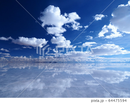 ウユニ塩湖 64475594