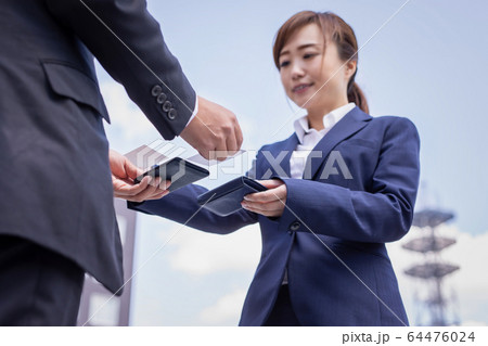 名刺交換 名刺交換 64476024