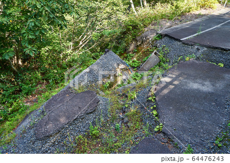 岩手県一関市　国道342号　岩手・宮城内陸地震の遺構　 64476243