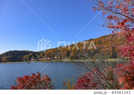 秋の聖湖 64481345