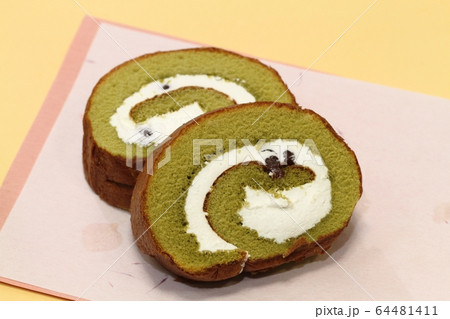 宇治抹茶ロールケーキ 宇治抹茶ロールケーキ 64481411