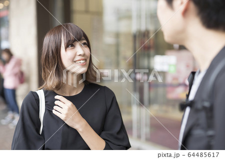 東京　渋谷　カップル　待ち合わせ 64485617