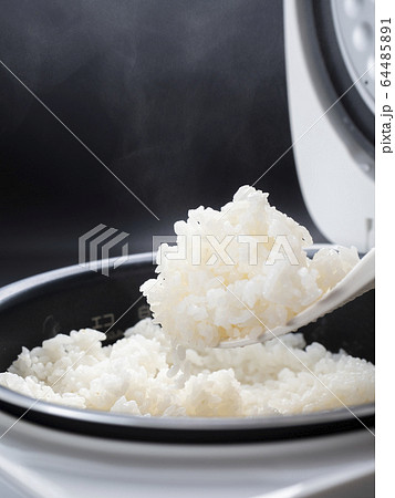 炊きたてご飯　炊飯器 64485891