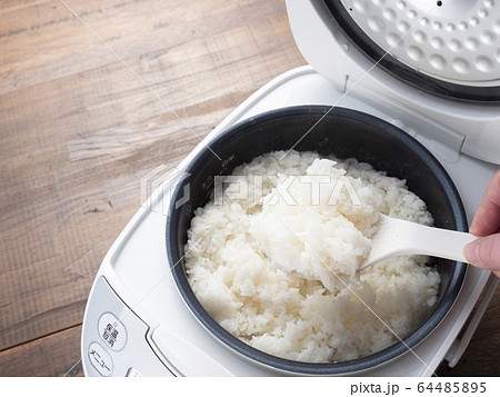 炊きたてご飯　炊飯器 64485895