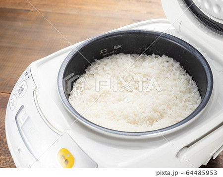 炊きたてご飯　炊飯器 64485953