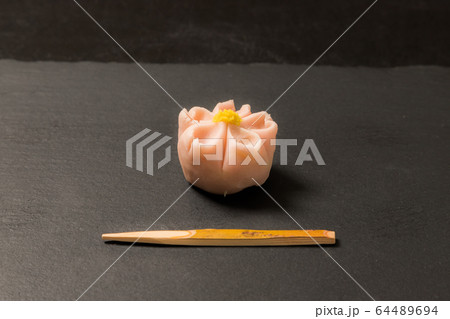 和菓子 Japanese culture Japanese sweets for tea 和菓子 Japanese culture Japanese sweets for tea 64489694