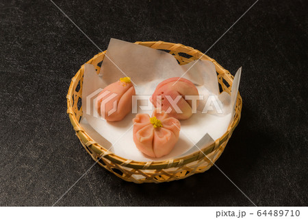 和菓子　Japanese culture Japanese sweets for tea 64489710