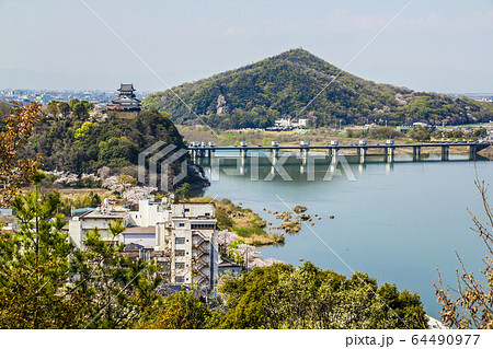 愛知県　犬山城　木曽川　伊木山 64490977
