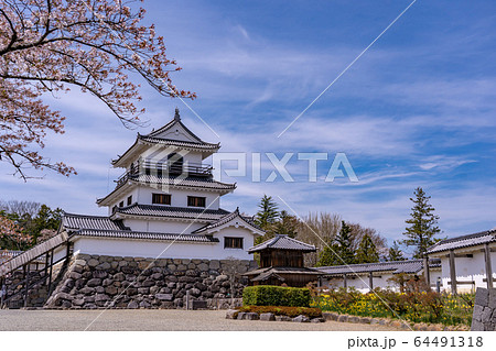 宮城県　春の白石城　復元された天守閣　三階櫓 64491318