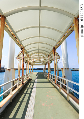 日本最南端、沖縄波照間島・3月の波照間港 64492653