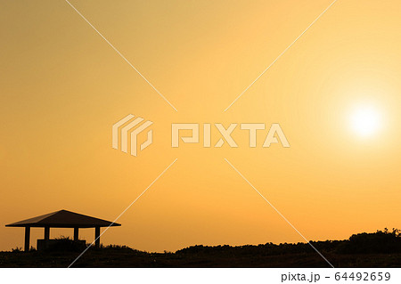 日本最南端の休憩所、沖縄県波照間島 64492659