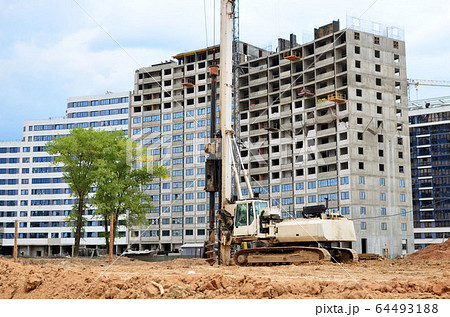 Tracked pile-driver, which can be used as large drilling equipment as well as pile-driving equipment 64493188