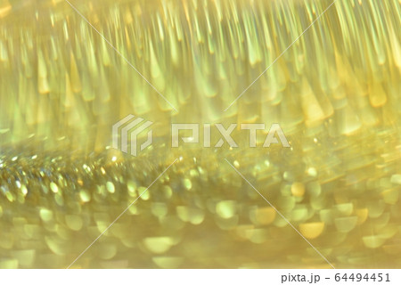 背景素材　抽象背景　降りそそぐ光のイメージ 64494451