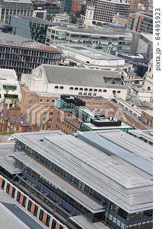 セント・ポール大聖堂から見たロンドンの町並み 64495923