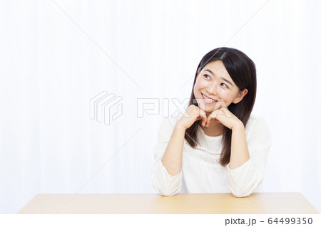 30代女性 30代女性 64499350