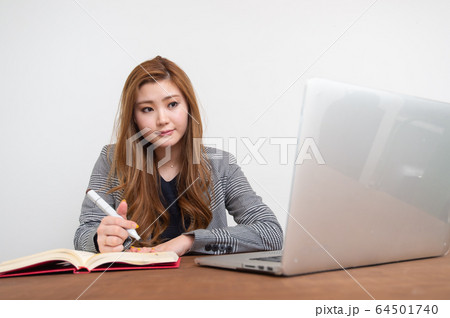 パソコン オフィス 情報リテラシー 女性 コアワーキング ノートパソコン 在宅ワーク 在宅 パソコン オフィス 情報リテラシー 女性 コアワーキング ノートパソコン 在宅ワーク 在宅 64501740