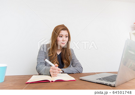 パソコン オフィス 情報リテラシー 女性 コアワーキング ノートパソコン 在宅ワーク 在宅 パソコン オフィス 情報リテラシー 女性 コアワーキング ノートパソコン 在宅ワーク 在宅 64501748