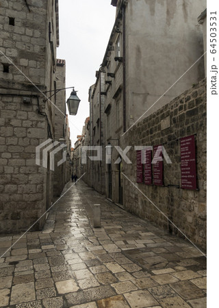 冬のクロアチア・ドブロブニクの裏路地 Dubrovnik, Croatia 64503531