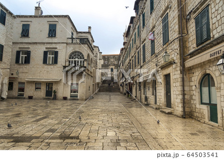冬のドブロブニク 美しい階段 / Dubrovnik in the winter 64503541
