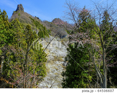 さくらの里と筆頭岩 64506607