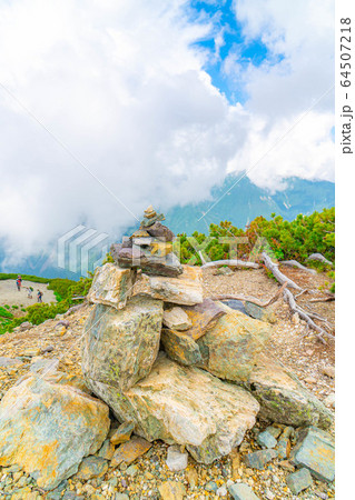 登山風景 ケルン 北岳 【山梨県】 登山風景 ケルン 北岳 【山梨県】 64507218