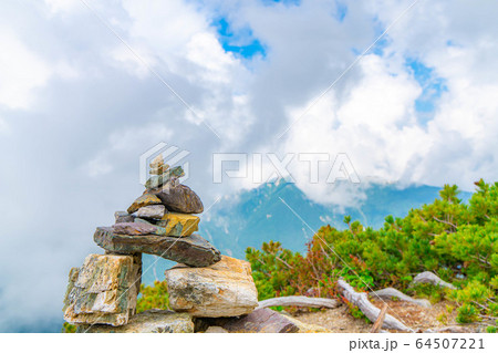 登山風景 ケルン 北岳 【山梨県】 登山風景 ケルン 北岳 【山梨県】 64507221