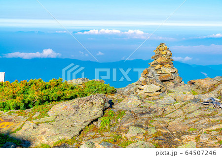 登山風景 ケルン 北岳 【山梨県】 登山風景 ケルン 北岳 【山梨県】 64507246