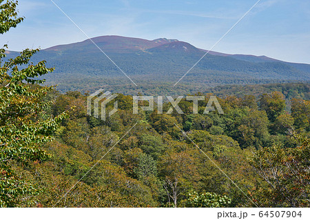 宮城県 秋の湯浜峠からの栗駒山 宮城県 秋の湯浜峠からの栗駒山 64507904
