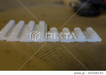 樹脂の部品製作 64508243