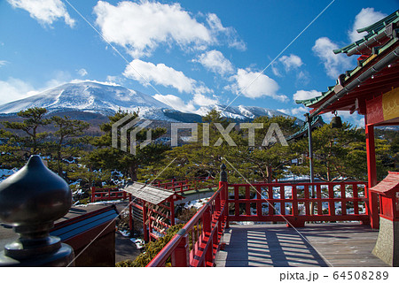 雪の浅間山 64508289