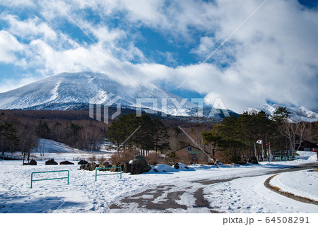 雪の浅間山 雪の浅間山 64508291