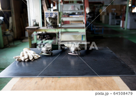 グラインダーと軍手 64508479