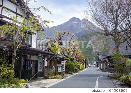 湯布院　湯の坪街道 64508605