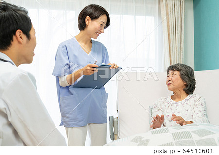 病室 診察 医療イメージ 64510601