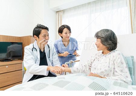病室 診察 医療イメージ 64510620