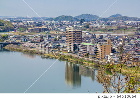 岐阜県　各務原市都市風景　木曽川と都市景観 64510664