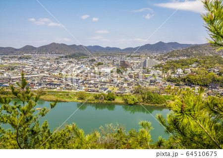 岐阜県　各務原市都市風景　木曽川と都市景観 64510675